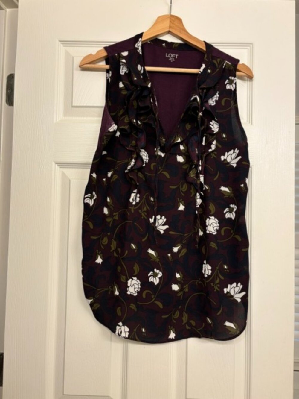 LOFT Outlet Navy and Plum mixed media sleeveless blouse - M